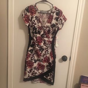Hot off white dress with burgundy roses